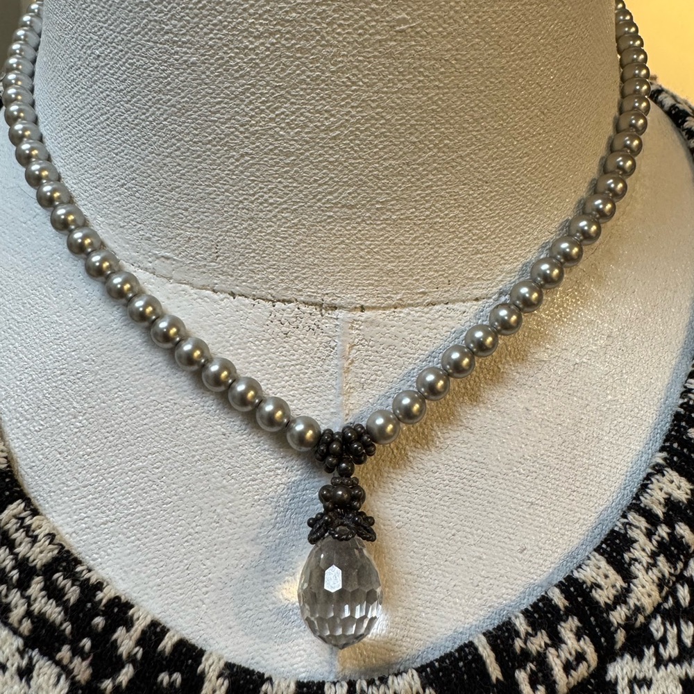 PRICE FIRM Codi Elegant Silver Pearl Necklace with Crystal Pendant